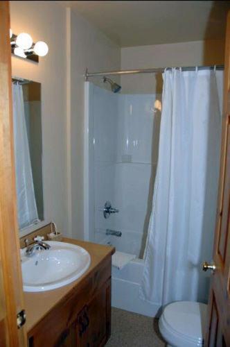 Birch Meadows Lodge B&B Fernie Room photo